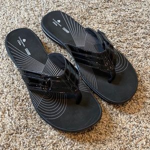 Women’s cloudsteppers by Clark’s cushion soft thong sandal size 11 never worn